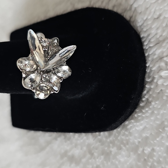 NWT Nordstrom Rack Art Deco Crystal Cocktail Ring Clear Rhodium Size 7 & 8 - Picture 5 of 9